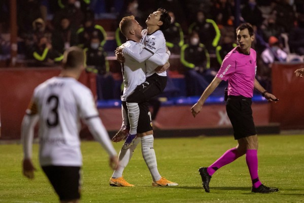 (1-4) El Valencia cumple ante el Yeclano y sigue en la Copa