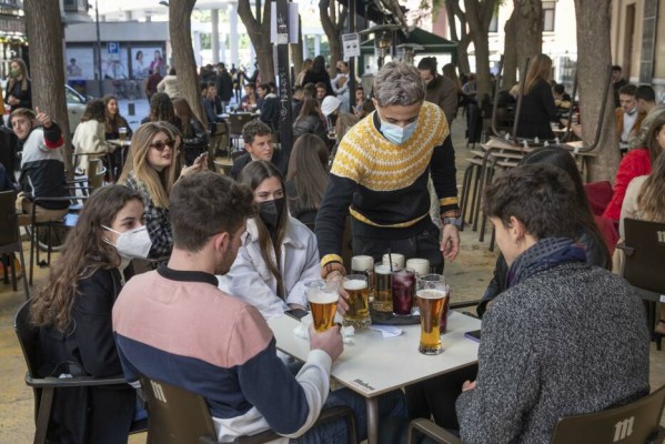 Salud cierra el interior de los bares de Cartagena, Murcia, Lorca, Molina... y de otros nueve municipios
