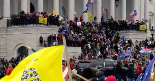 Manifestantes a favor de Trump entran en el Capitolio e interrumpen la elección de Biden