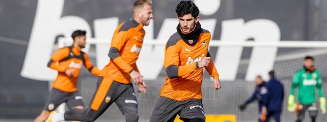 La Copa aparece en medio de la crisis