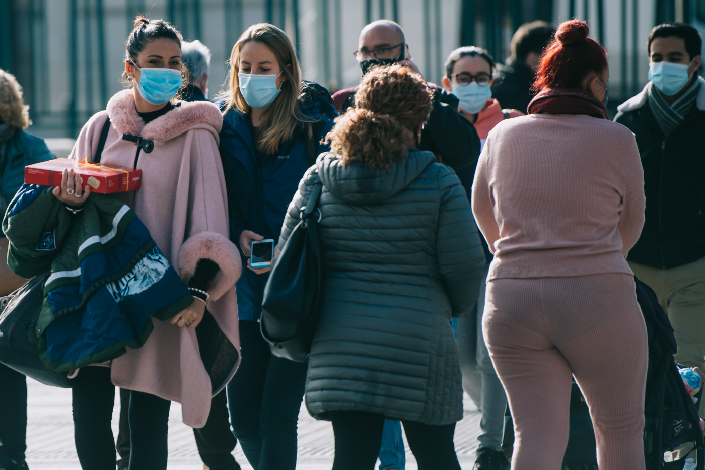Todos los índices al alza: las cifras que justifican el adelanto del toque de queda y prohibir el tardeo