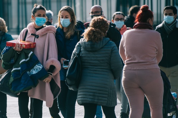 Todos los índices al alza: las cifras que justifican el adelanto del toque de queda y prohibir el tardeo