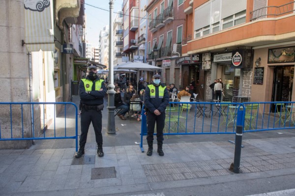 Puig da la puntilla a la hostelería para intentar contener el virus y se abre a estudiar ayudas