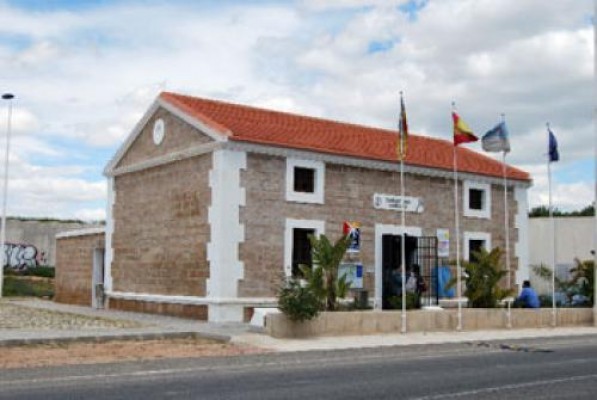 El PP acusa al alcalde de Torrevieja de montar un 'show' con el IBI de la oficina de Turismo