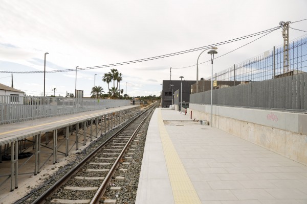 L'Alfàs prevé finalizar en un mes las obras de remodelación del apeadero del TRAM en l’Albir
