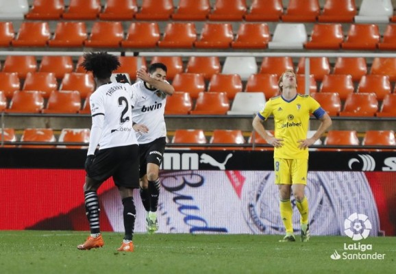 (1-1) El Valencia sale del descenso con un triste empate