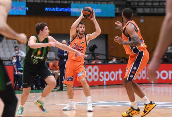 Valencia Basket se impone al Joventut y suma su séptimo triunfo consecutivo en ACB