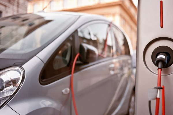 El año más triste para los coches de gasolina... pero no para los híbridos: venden un 24% más en la Región