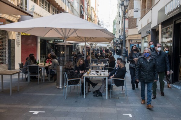 La hostelería de Alicante ultima nuevas medidas de presión para forzar un plan de rescate del Consell