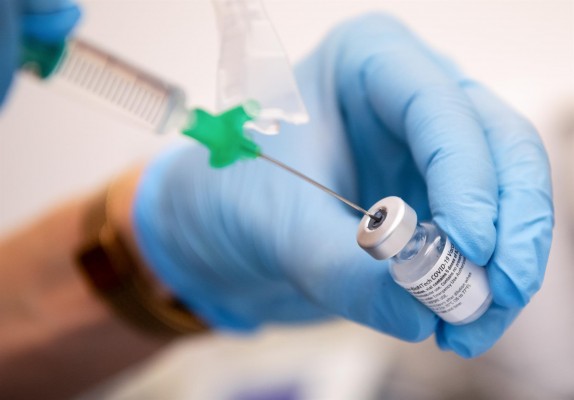 Bruselas negocia la compra de más dosis de la vacuna de Pfizer y BioNTech