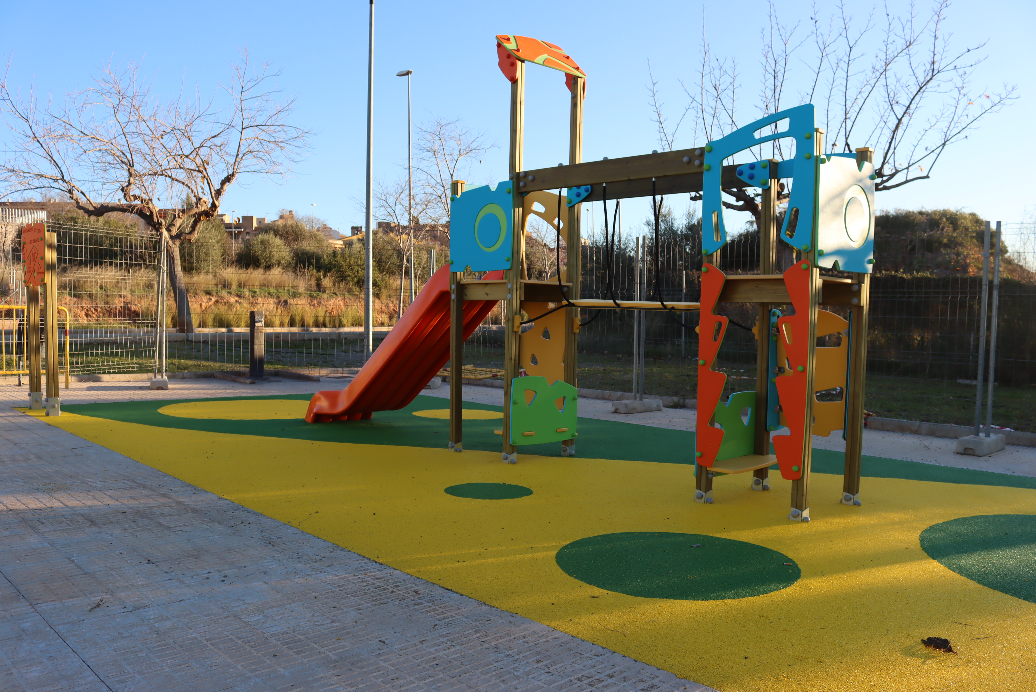 Onda estrena un nuevo parque infantil en la calle Luxemburgo y proyecta dos más para 2021