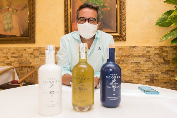 El licor de limón ecológico de la Vega Baja que se expande en Navidad fuera y dentro de la Comunitat  