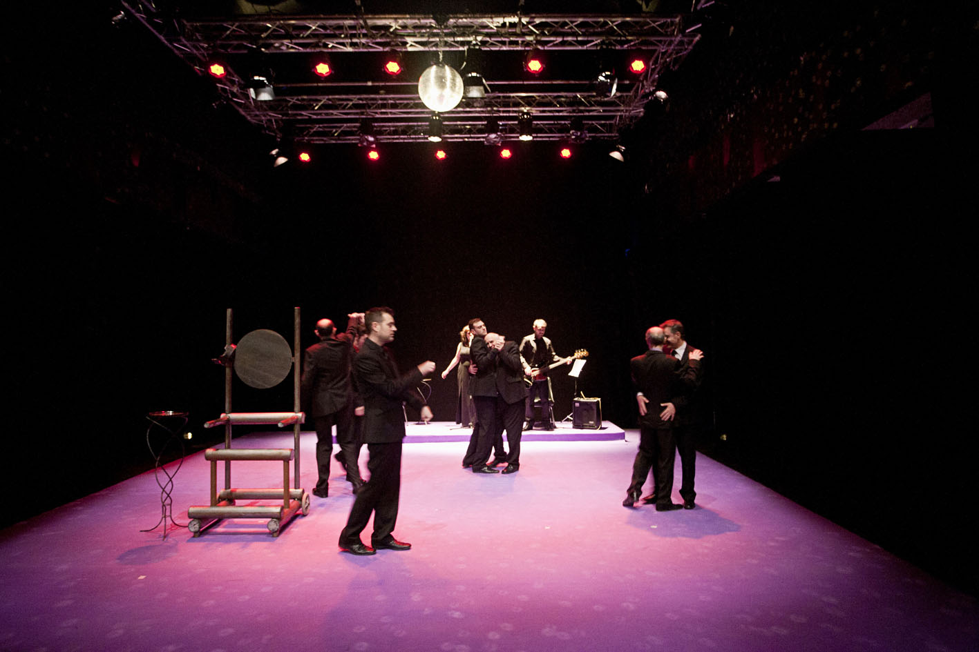 Sala Russafa celebra su décimo aniversario con '7 reinas', su primera coproducción