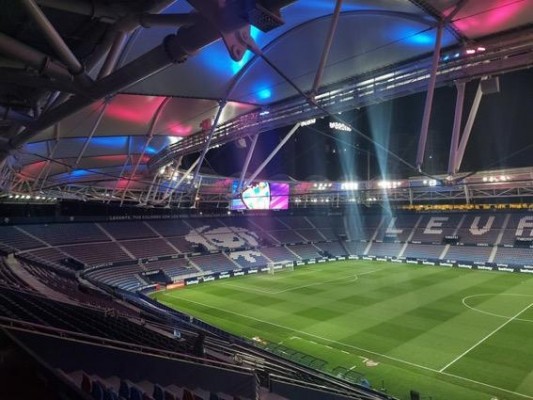 El Ciutat de València, espectacular pero a la espera del público  