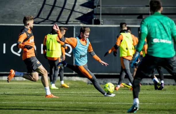 El Valencia comienza el año recibiendo al Cádiz en puestos de descenso