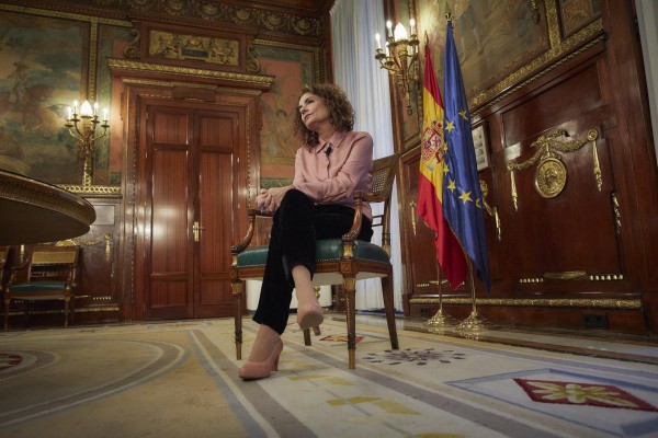 Montero avanza que el déficit cerró 2020 en torno al 11,3% del PIB y aboga por PGE expansivos en 2022