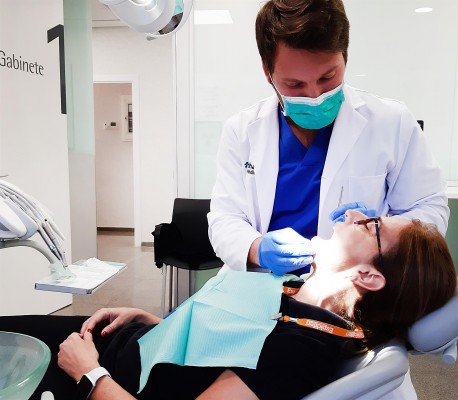 Un estudio publica nuevos mecanismos para controlar los aerosoles en procedimientos dentales
