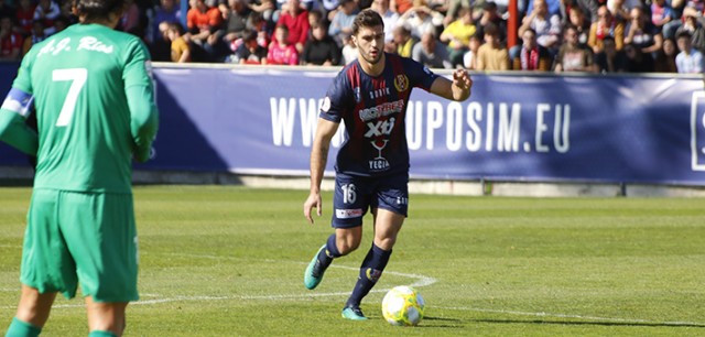 El centrocampista Carlos Selfa deja el Yeclano por decisión propia 