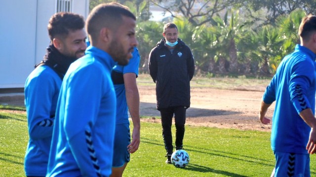 Cano reconoce que los rebrotes de covid-19 podrían alterar los planes del Castellón en el mercado