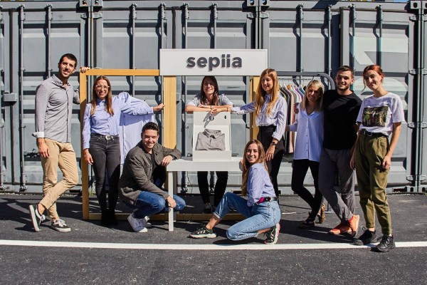 La ropa inteligente de Sepiia que no huele ni se mancha repele también el coronavirus