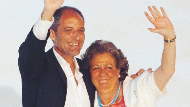 Francisco Camps aterriza en Twitter para pedir un homenaje a Rita Barberá 