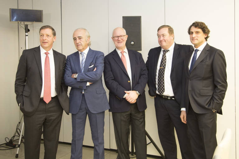 José Remohí y Antonio Pellicer con sus socios de RMAJ. Foto: Estrella Jover - 