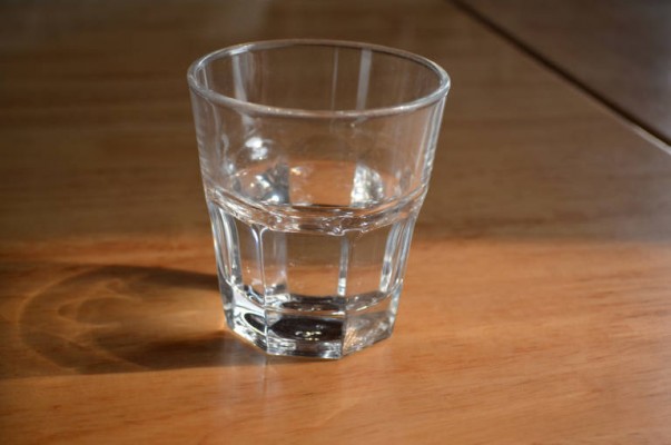 El enemigo en un vaso