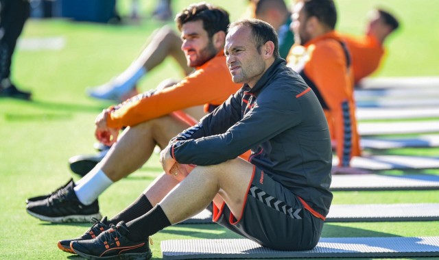 El técnico y seis jugadores del Elche, libres para negociar con otros clubes