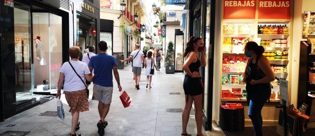 Los comercios podrán abrir hasta 16 domingos y festivos este año