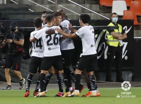 El 5-3 de 2006, último precedente de un Valencia-Cádiz en Mestalla
