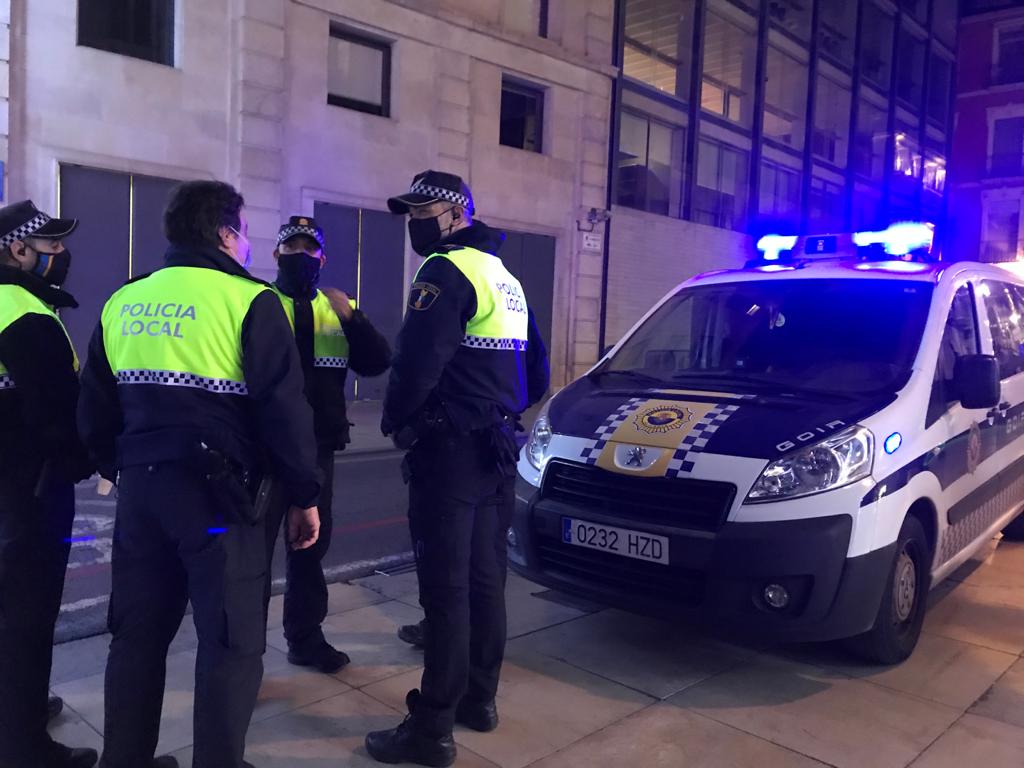 Alicante pide limitar la movilidad en Fin de Año tras desmantelar cuatro fiestas en viviendas 