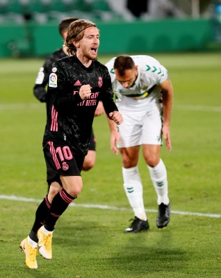 Modric da ventaja al Madrid en Elche