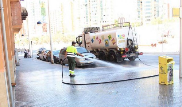 Benidorm prorroga un año más el contrato de basura: prevé una reducción del canon de 420.000 euros
