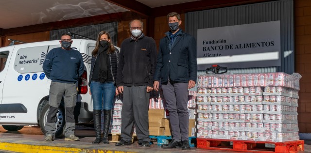 Aire Networks dona una tonelada de conservas al Banco de Alimentos de Alicante