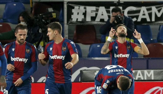 Morales resucita y el Levante cierra el año ganando con suspense