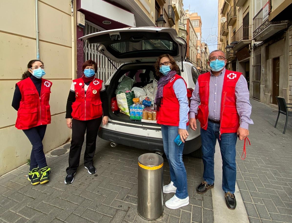 La Campanya Solidària de Nadal de Vila-real recull prop de mil quilos d'aliments i productes d'higiene