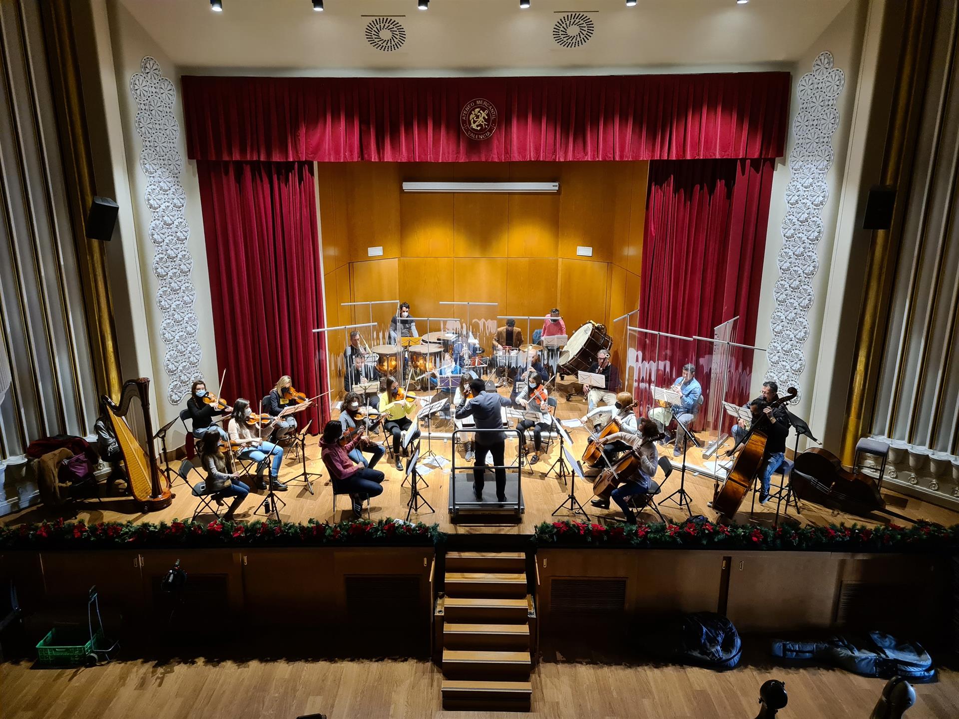 La Orquesta Sinfónica del Mediterráneo ensaya el concierto de Año Nuevo en el Ateneo de València