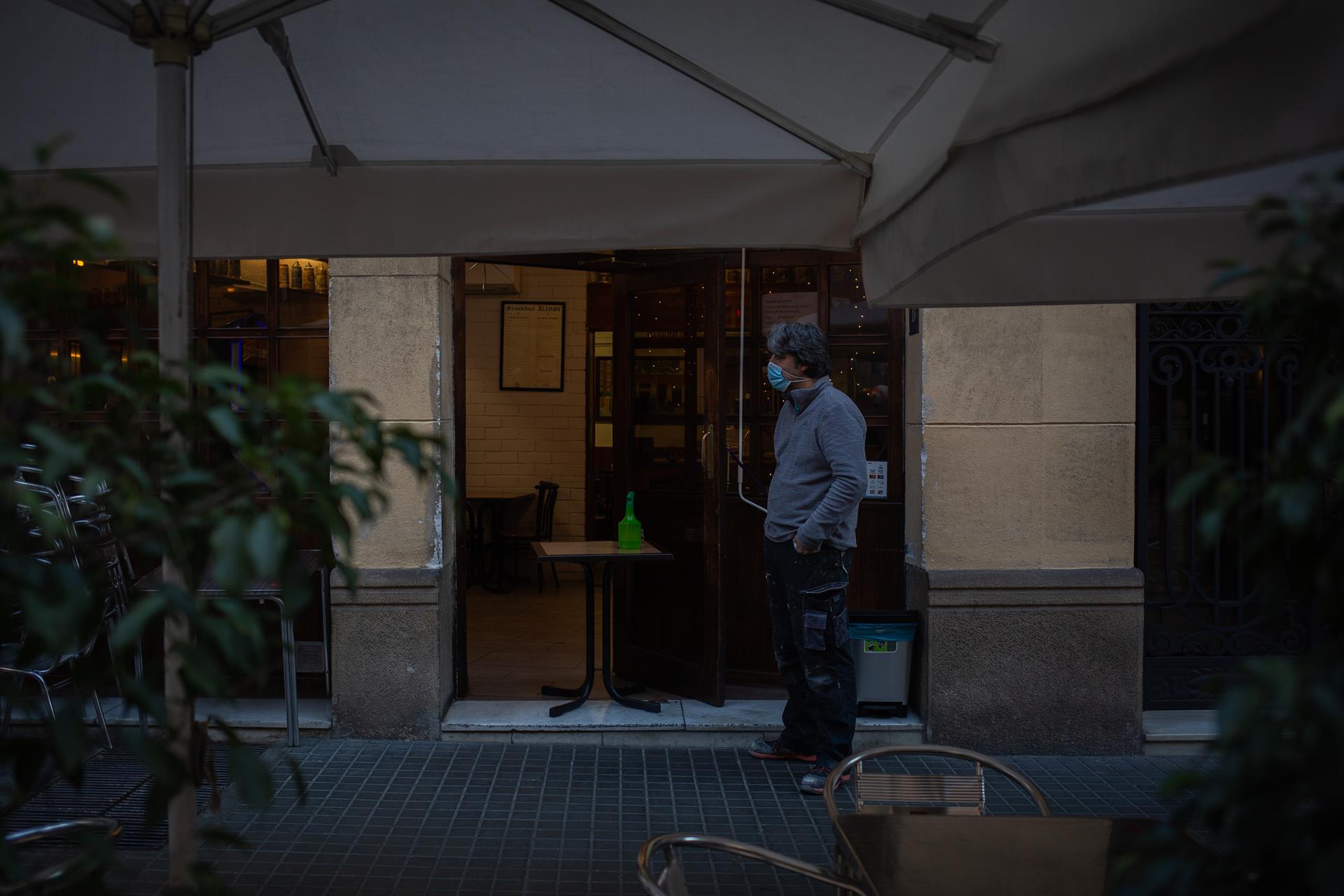 Sanidad notifica 14.089 nuevos casos y 320 muertes con covid-19 mientras la incidencia crece hasta 255
