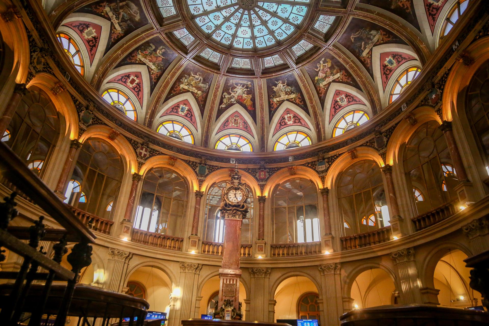 El Ibex 35 cierra con un avance del 0,24% y se congela por debajo de los 8.200 puntos
