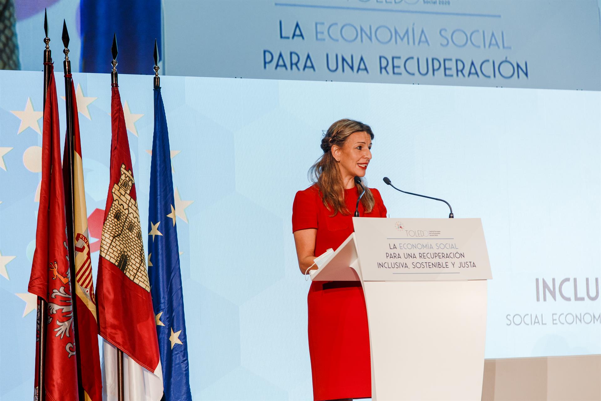 El Gobierno prorroga el SMI de 950 euros hasta que haya acuerdo en el diálogo social
