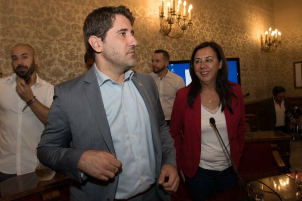 El PSOE acusa al bipartito de Alicante de ampliar costes del servicio de basura al final de la contrata