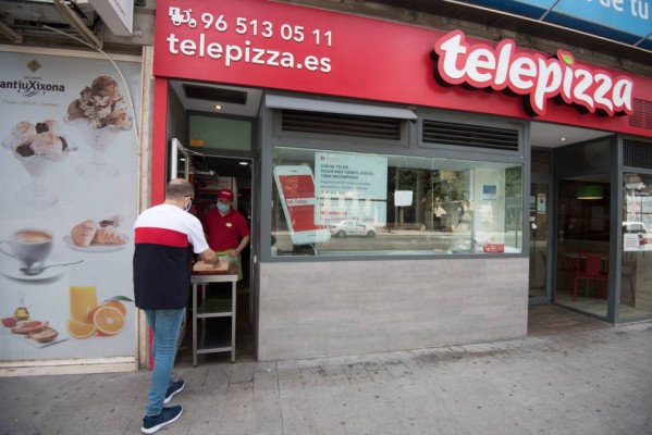 Telepizza traspasa todas sus tiendas de Alicante a un franquiciado y cierra la de Gran Vía