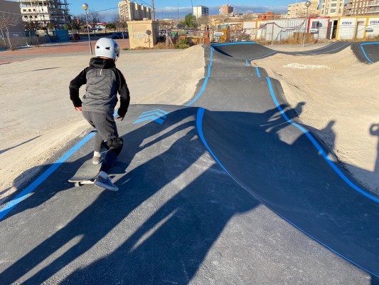 El Campello inaugura una pista de pumptrack en el marco de crear un entorno urbano global
