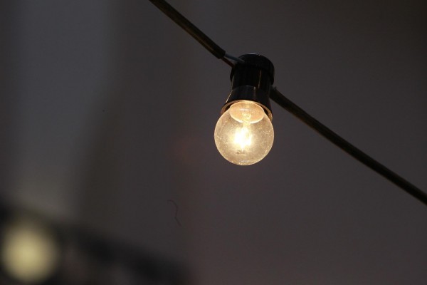 El Gobierno publica la orden que prorroga los peajes eléctricos en 2021