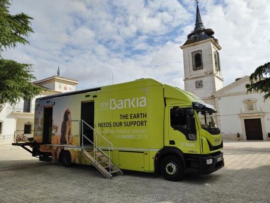 Las oficinas móviles de Bankia dieron servicio a 250.000 personas en riesgo de exclusión financiera en 2020