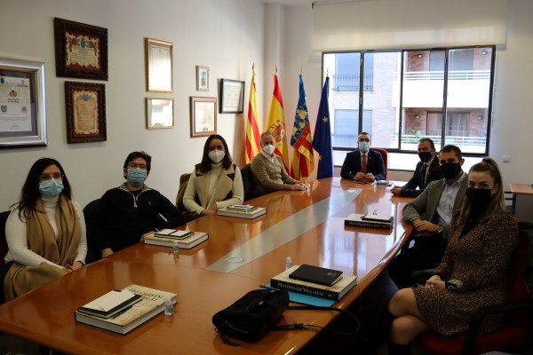 Vila-real contrata a cinco jóvenes a través del programa Empuju para gestionar ayudas de la UE 
