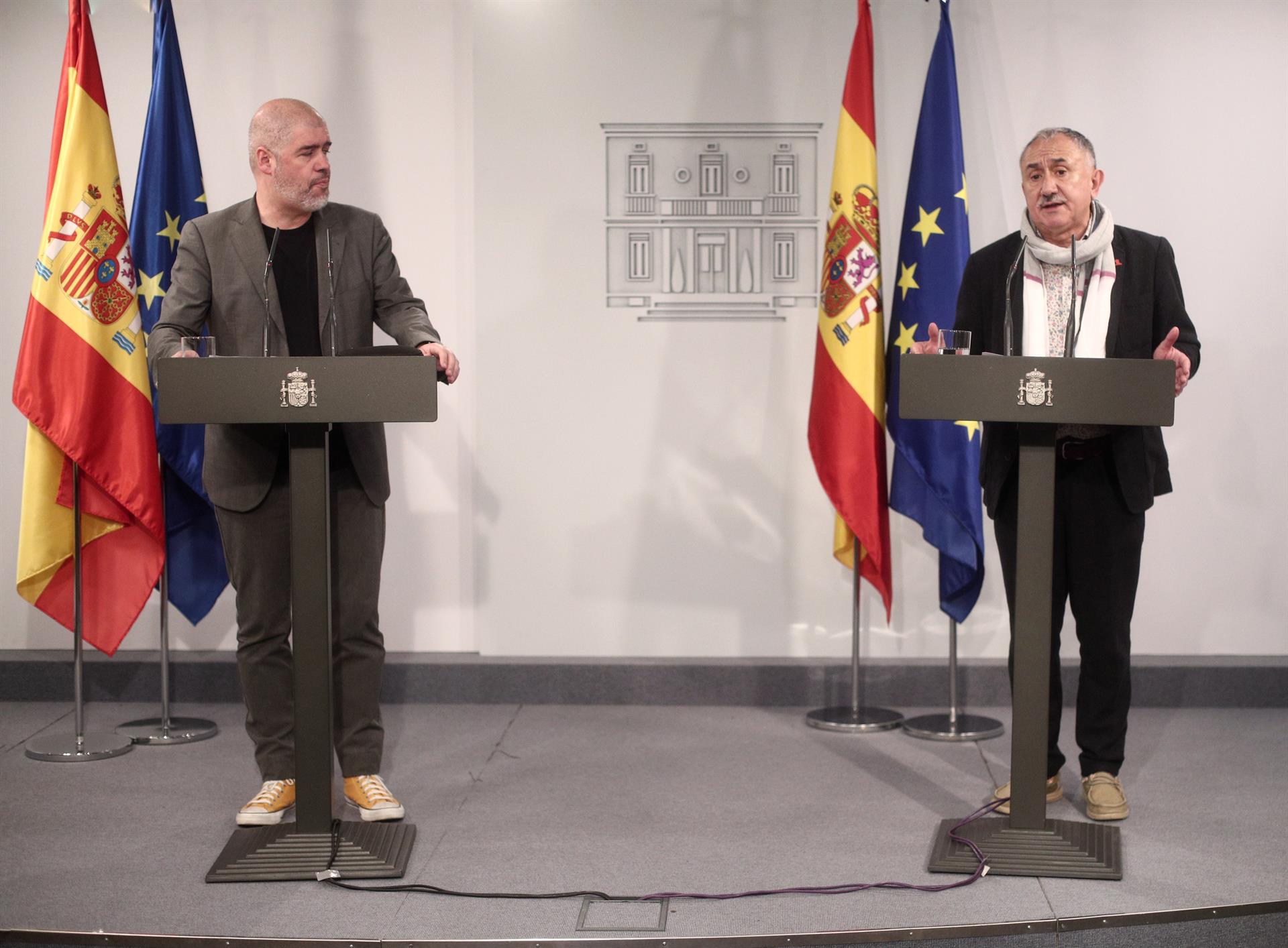 Los sindicatos estudian movilizaciones en febrero por el SMI, la reforma laboral y las pensiones