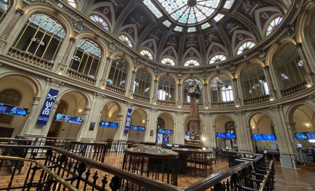 El Ibex 35 avanza un 0,54% en la sesión tras el acuerdo del Brexit y el plan de ayudas en EE.UU.