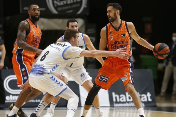 
El Valencia quiere dejar atrás al Baskonia en Vitoria