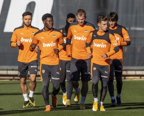 Uros Racic sigue sin completar los entrenamientos tras sus vértigos